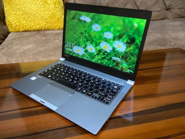 Toshiba Portege Z30-A laptop with Core i7 processor, 8GB RAM, 256GB SSD, and touchscreen display, shown open on a desk.
